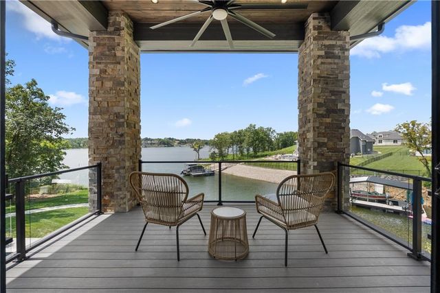 14 Tomahawk Circle, Lake Winnebago, MO 64034