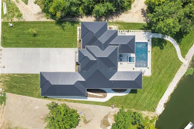 14 Tomahawk Circle, Lake Winnebago, MO 64034