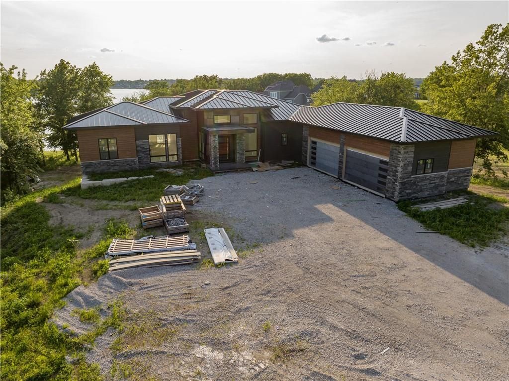 14 Tomahawk Circle, Lake Winnebago, MO 64034