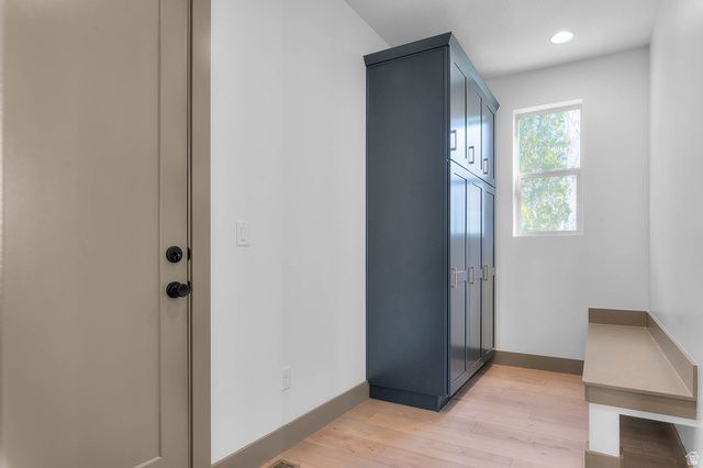 2724 E MOUNT JORDAN RD, Sandy, UT 84092