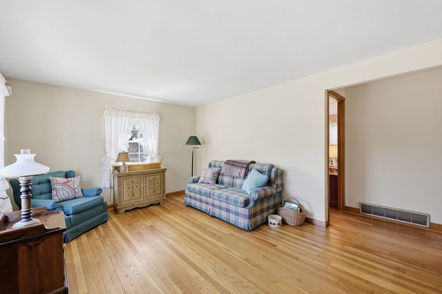 240 Pasco Rd, Springfield, MA 01151