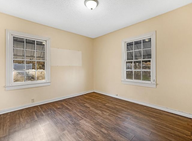 733 Arizona Avenue, Wake Village, TX 75501