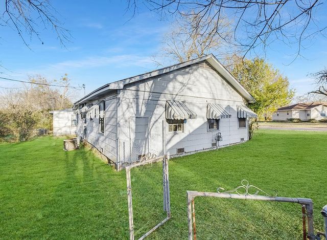 733 Arizona Avenue, Wake Village, TX 75501