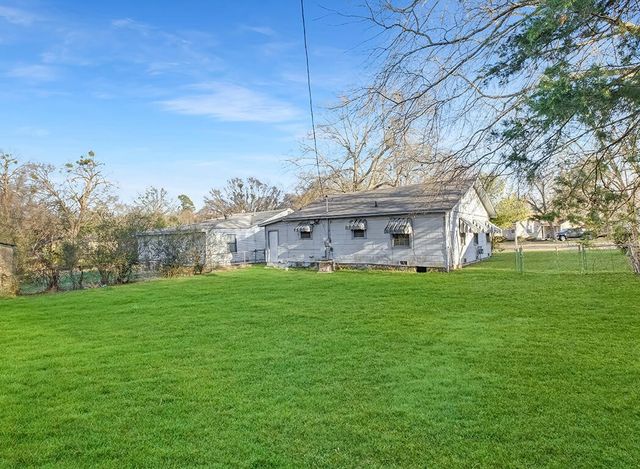 733 Arizona Avenue, Wake Village, TX 75501