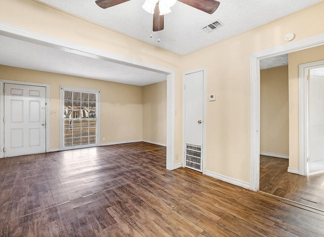 733 Arizona Avenue, Wake Village, TX 75501