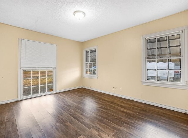 733 Arizona Avenue, Wake Village, TX 75501