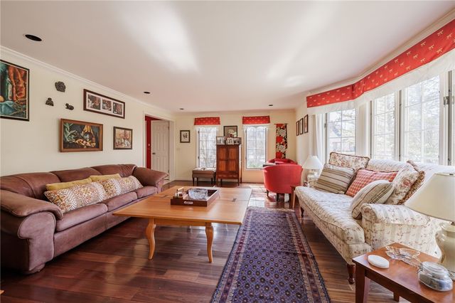 4 Le Pere Drive, Pittsford, NY 14534