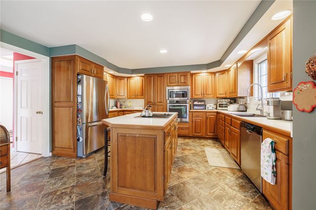 4 Le Pere Drive, Pittsford, NY 14534