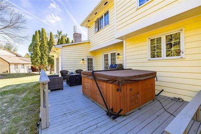 4 Le Pere Drive, Pittsford, NY 14534