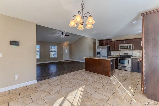 111 Greythorn Court, St Robert, MO 65584