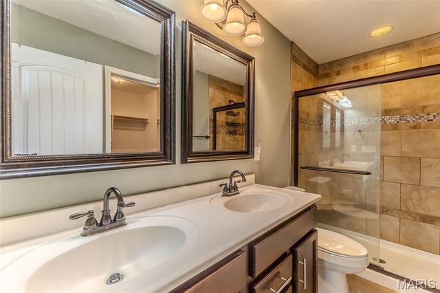 111 Greythorn Court, St Robert, MO 65584