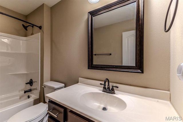 111 Greythorn Court, St Robert, MO 65584