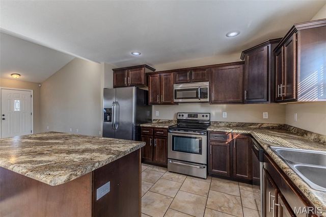 111 Greythorn Court, St Robert, MO 65584