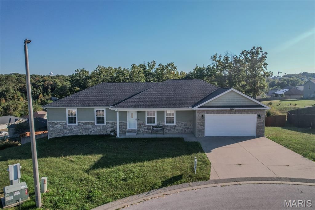 111 Greythorn Court, St Robert, MO 65584