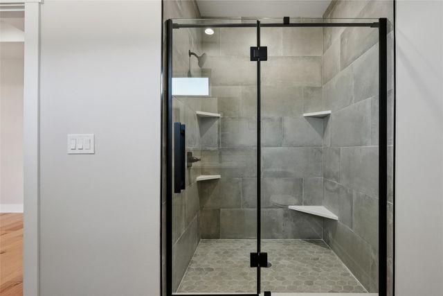 17321 North Valley Drive, Urbandale, IA 50323