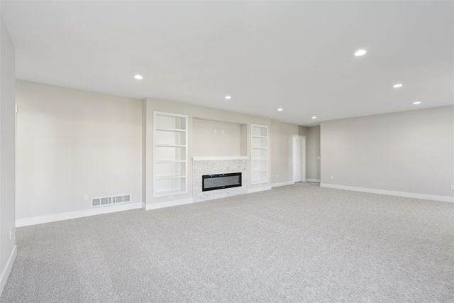 17321 North Valley Drive, Urbandale, IA 50323