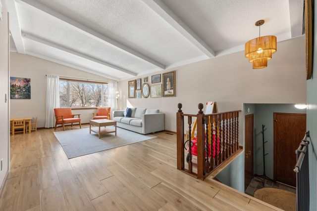 4109 Valentine Crest Road, Arden Hills, MN 55112