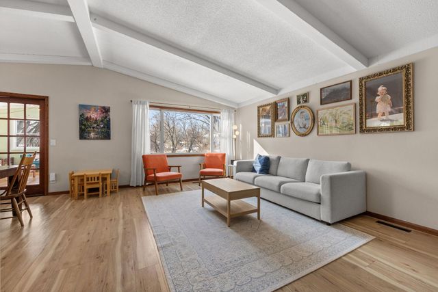 4109 Valentine Crest Road, Arden Hills, MN 55112