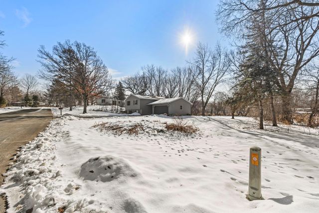 4109 Valentine Crest Road, Arden Hills, MN 55112