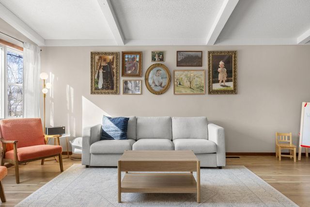 4109 Valentine Crest Road, Arden Hills, MN 55112