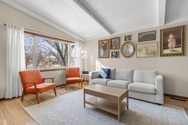 4109 Valentine Crest Road, Arden Hills, MN 55112