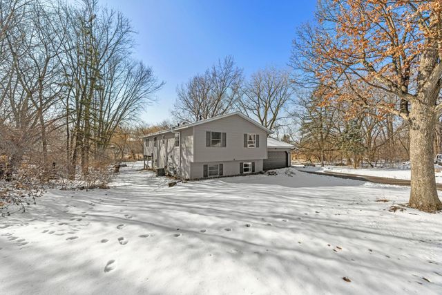 4109 Valentine Crest Road, Arden Hills, MN 55112