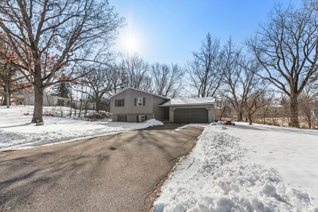 4109 Valentine Crest Road, Arden Hills, MN 55112
