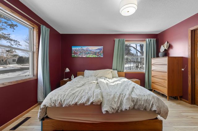 4109 Valentine Crest Road, Arden Hills, MN 55112