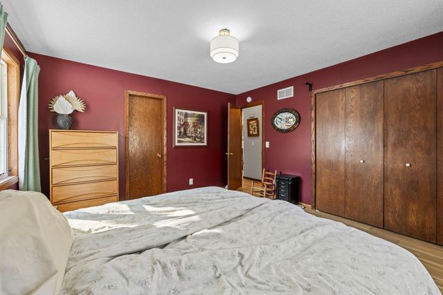 4109 Valentine Crest Road, Arden Hills, MN 55112