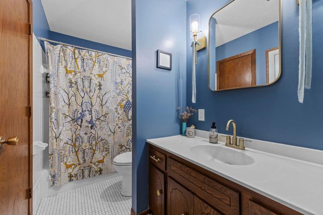 4109 Valentine Crest Road, Arden Hills, MN 55112