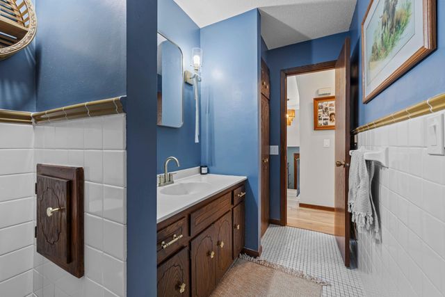 4109 Valentine Crest Road, Arden Hills, MN 55112