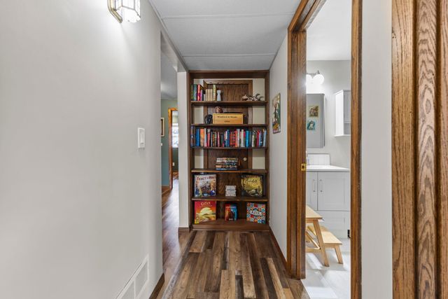 4109 Valentine Crest Road, Arden Hills, MN 55112