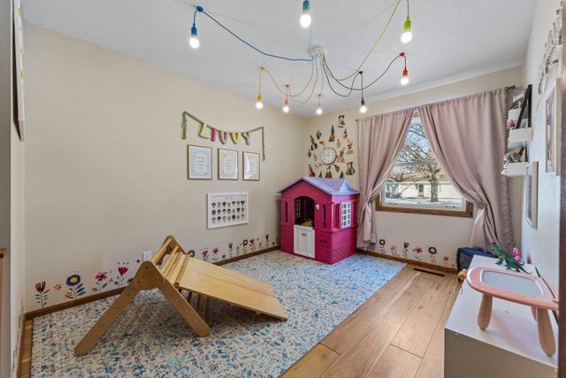 4109 Valentine Crest Road, Arden Hills, MN 55112