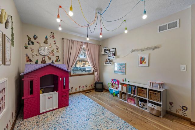 4109 Valentine Crest Road, Arden Hills, MN 55112