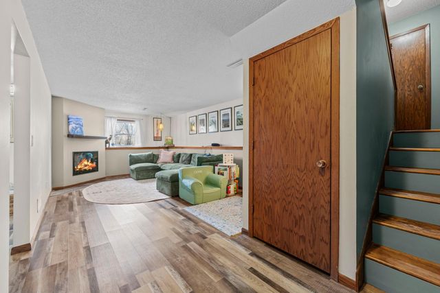 4109 Valentine Crest Road, Arden Hills, MN 55112