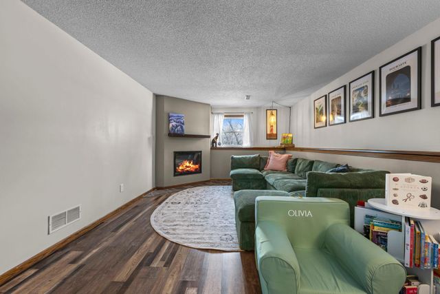 4109 Valentine Crest Road, Arden Hills, MN 55112