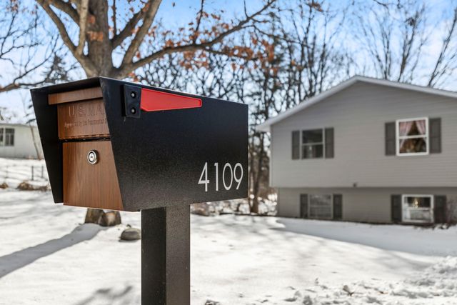 4109 Valentine Crest Road, Arden Hills, MN 55112