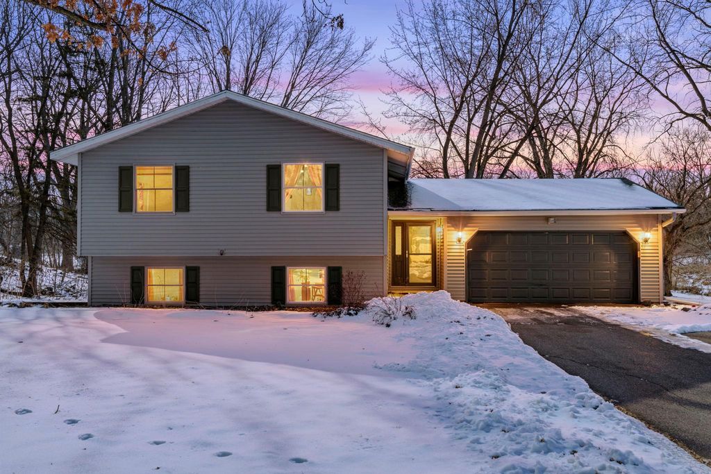 4109 Valentine Crest Road, Arden Hills, MN 55112