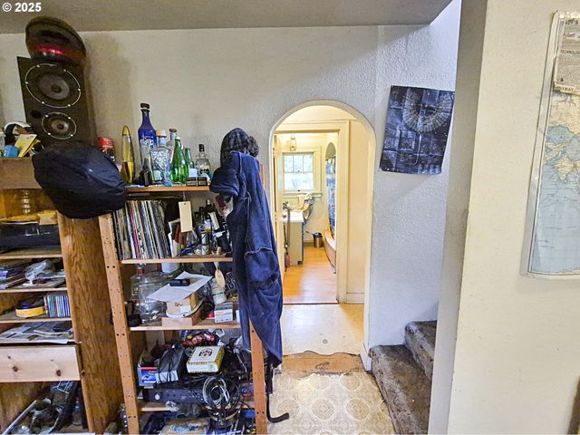 617 G St, Springfield, OR 97477