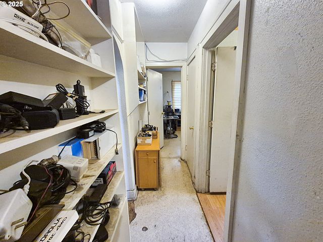 617 G St, Springfield, OR 97477