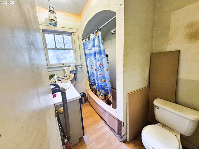 617 G St, Springfield, OR 97477