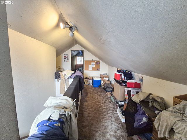 617 G St, Springfield, OR 97477