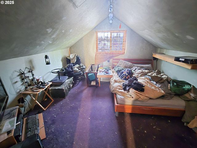 617 G St, Springfield, OR 97477