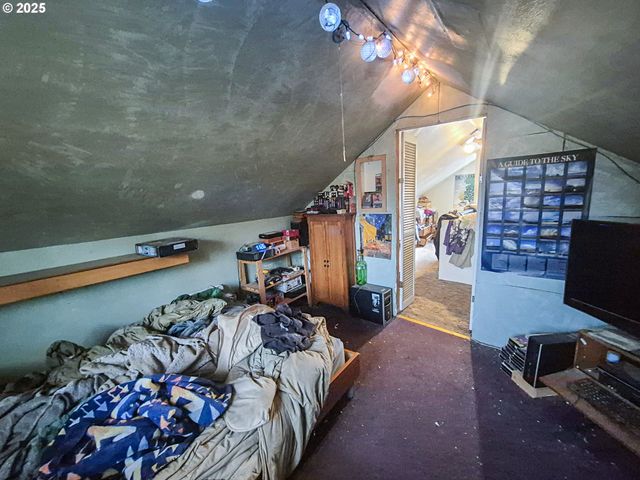 617 G St, Springfield, OR 97477