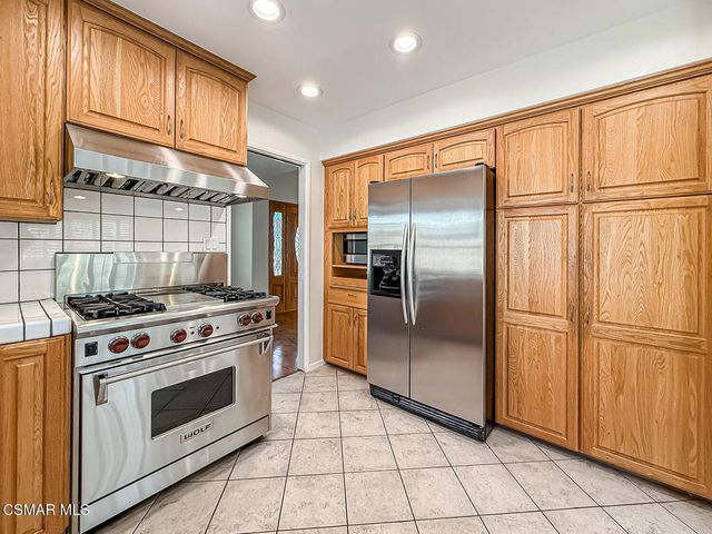 253 Reddington Court, Camarillo, CA 93010