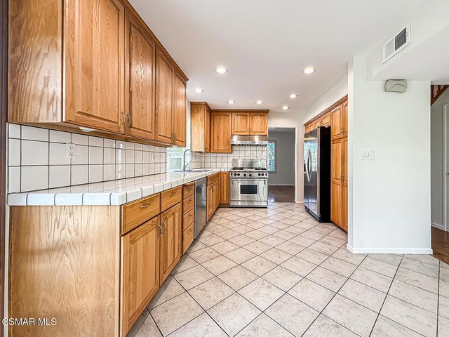253 Reddington Court, Camarillo, CA 93010
