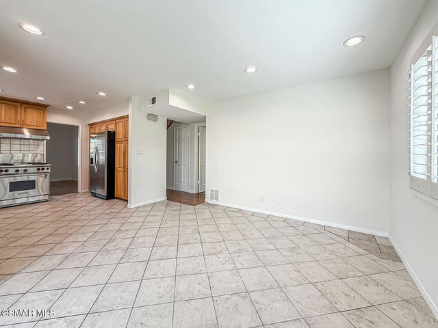 253 Reddington Court, Camarillo, CA 93010