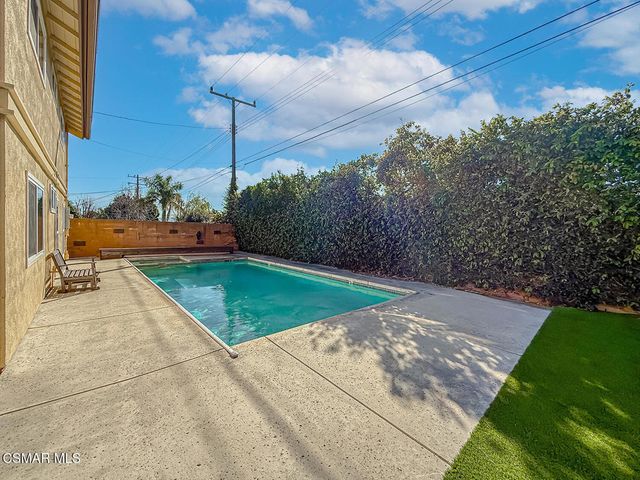 253 Reddington Court, Camarillo, CA 93010