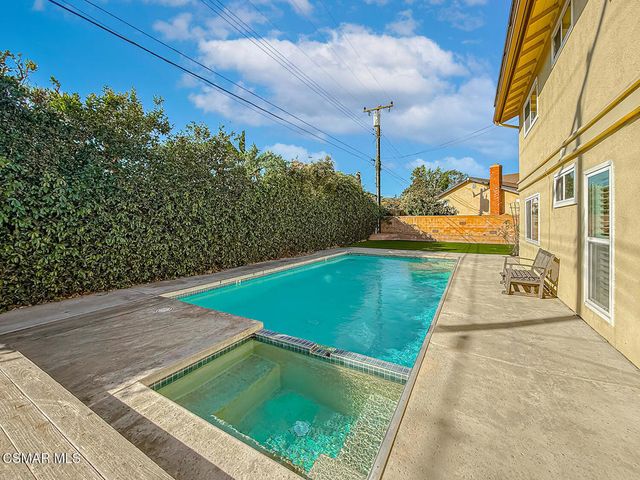 253 Reddington Court, Camarillo, CA 93010