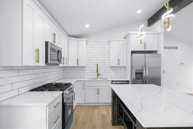 8620 W 75th Street, Overland Park, KS 66204